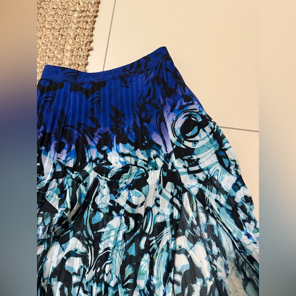 Elegant Blue and Black Women's Skirt - Picture 4 of 10